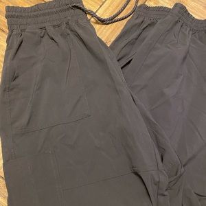 Old Navy Stretch Cargo pants. Size small.